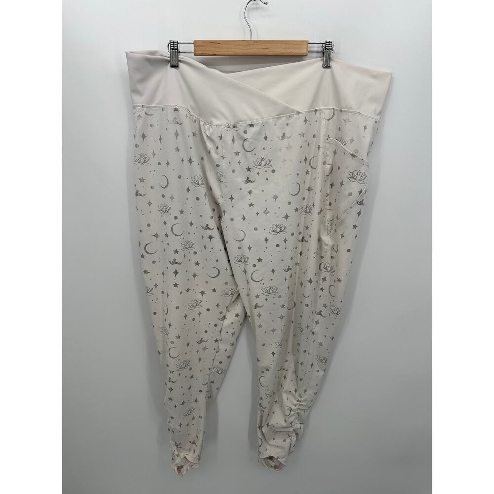 Disney Womens Aladdin Stirrup Leggings Size 3X Cream and Gold Workout Stretch